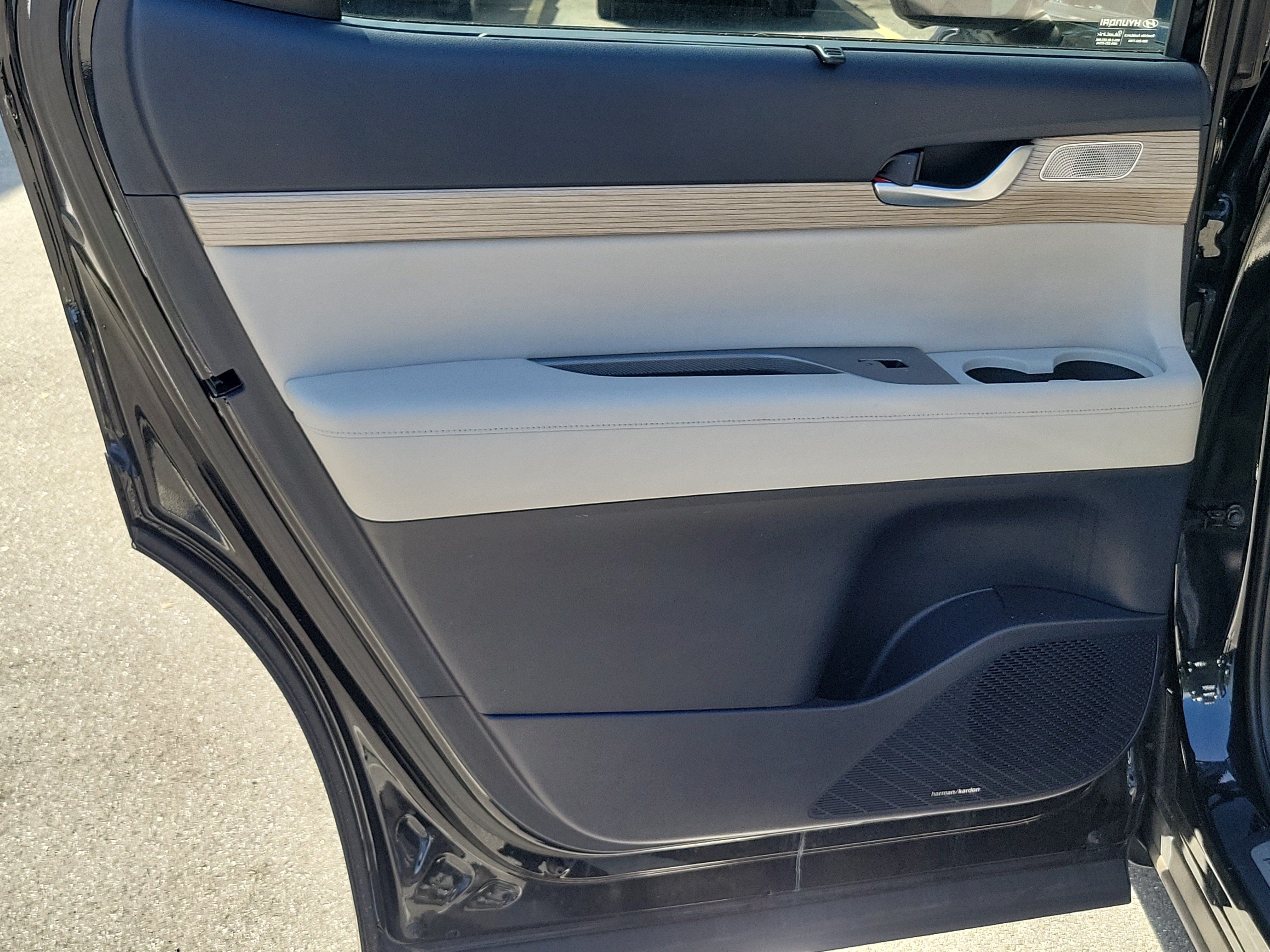 Used 2022 Hyundai Palisade Limited FWD image 13