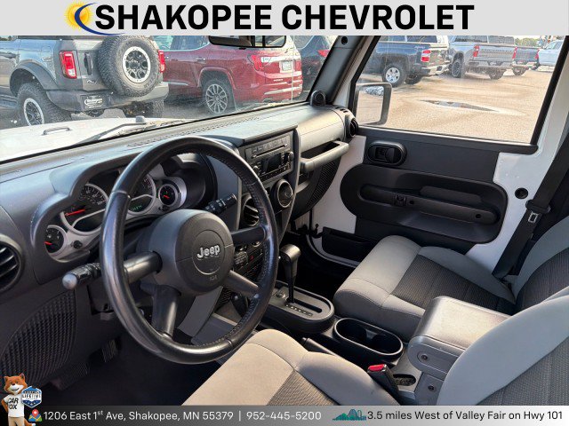 Used 2010 Jeep Wrangler Unlimited Rubicon AWD/4WD image 4