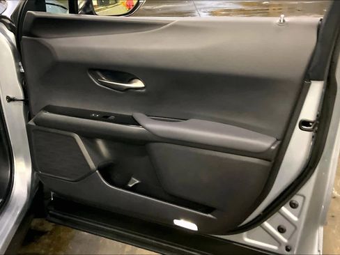 Certified 2025 Lexus UX 300h F SPORT Handling image 23