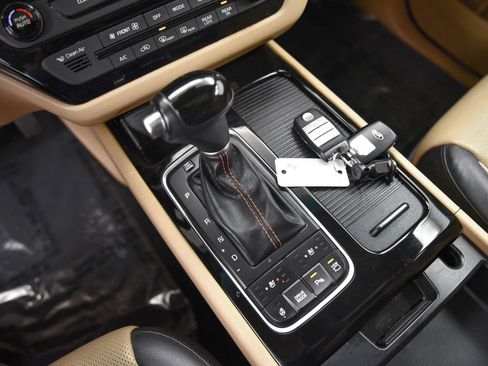 Used 2015 Kia Sedona SX Limited w/ SXL Technology Package image 23