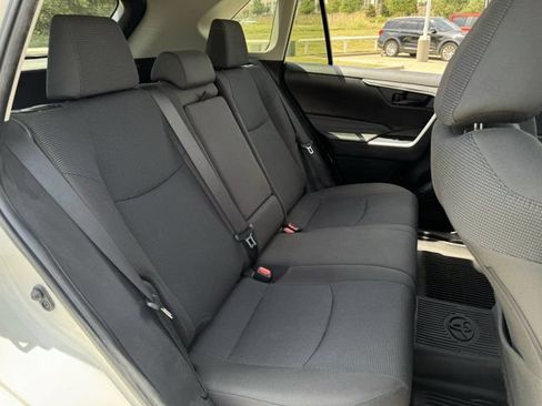 Used 2022 Toyota RAV4 LE AWD/4WD image 29