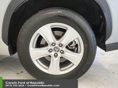 Used 2024 Toyota Highlander LE image 26