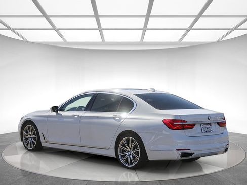 Used 2016 BMW 740i image 2