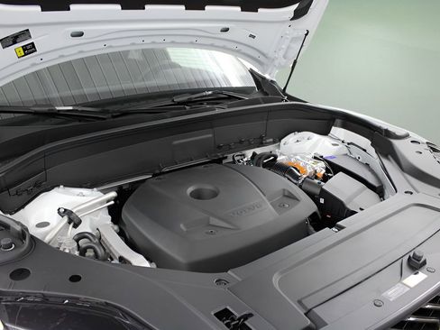 New 2026 Volvo XC90 T8 Plus AWD/4WD image 30