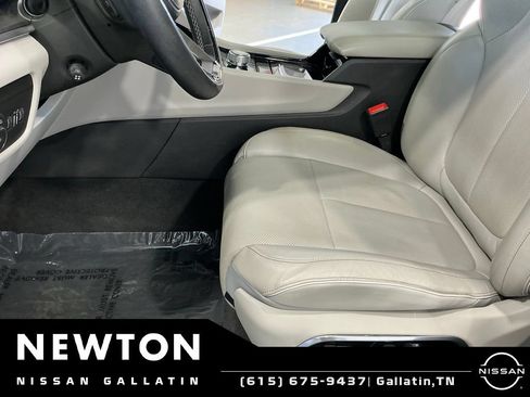 Used 2022 Jeep Grand Cherokee L Overland w/ Advanced Protech Group III AWD/4WD image 24