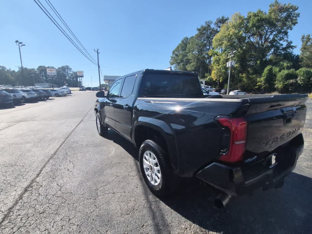 Used 2025 Toyota Tacoma SR5 AWD/4WD image 5