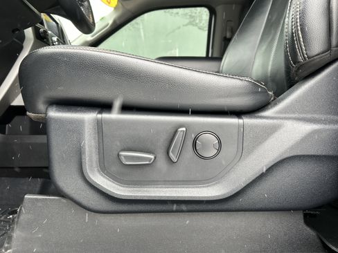 Used 2020 Ford F150 Lariat image 13