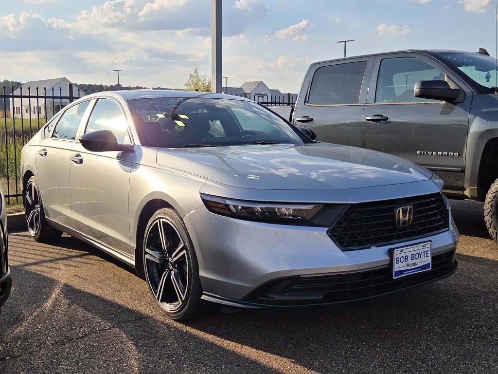 Used 2024 Honda Accord Sport image 3