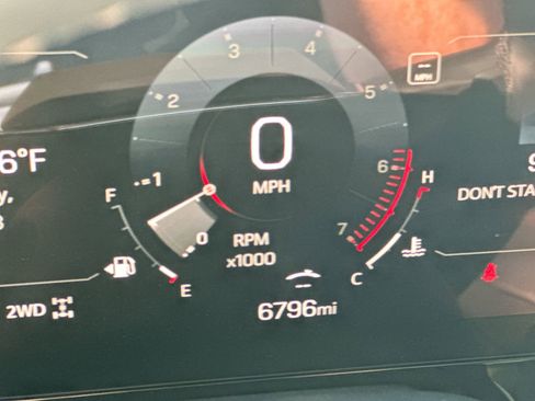 Used 2025 GMC Yukon XL Denali w/ Sun & Power Step Package image 11