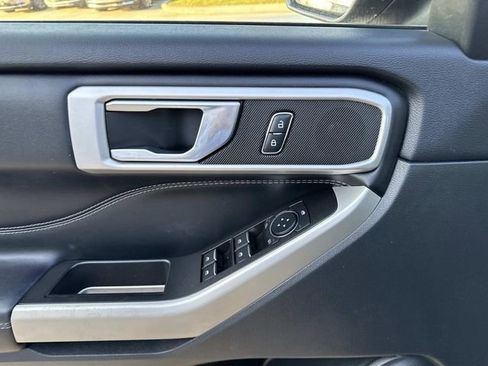 Certified 2022 Ford Explorer XLT w/ Equipment Group 202A image 22