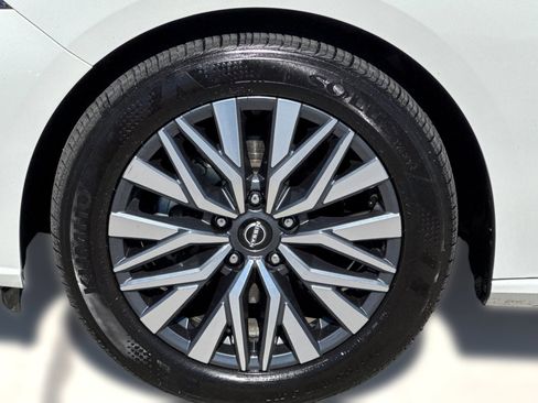 Used 2025 Nissan Altima 2.5 SV image 10