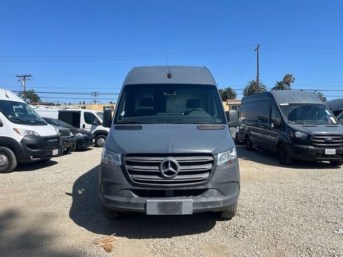 Used 2019 Mercedes-Benz Sprinter 144 image 2