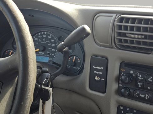 Used 1999 Chevrolet S10 Pickup LS w/ Preferred Equipment Group image 8