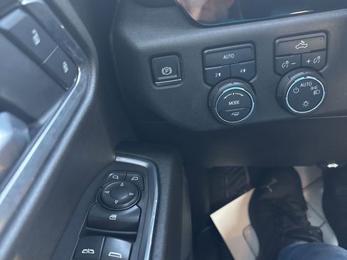 Used 2025 Chevrolet Silverado 1500 LT image 34