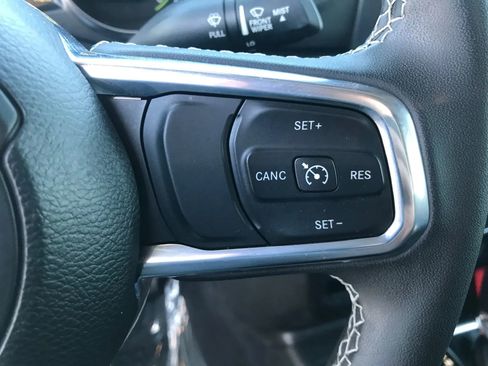 Used 2023 Jeep Wrangler Unlimited Sahara image 17