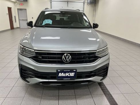 Used 2022 Volkswagen Tiguan SE R-Line AWD/4WD image 3