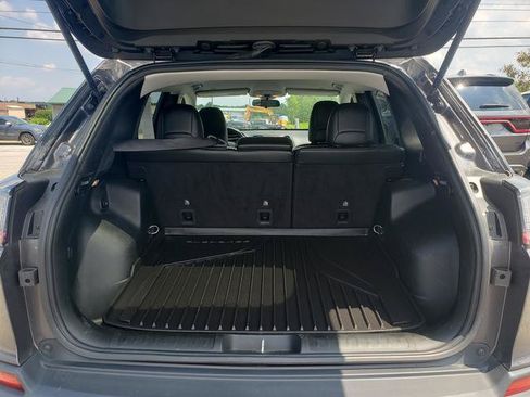 Used 2019 Jeep Cherokee Latitude Plus w/ Cold Weather Group AWD/4WD image 5