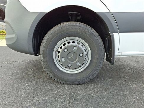 Used 2024 Mercedes-Benz Sprinter 4500 image 9