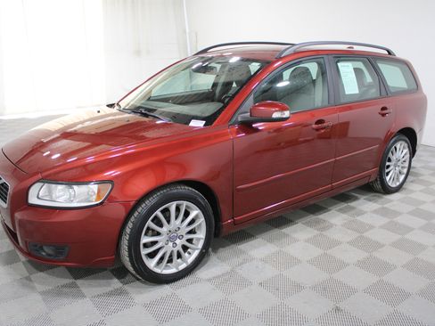 Used 2011 Volvo V50 T5 image 28
