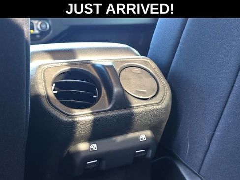Used 2024 Jeep Gladiator Sport AWD/4WD image 11