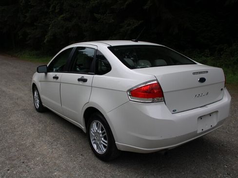 Used 2011 Ford Focus SE FWD image 4
