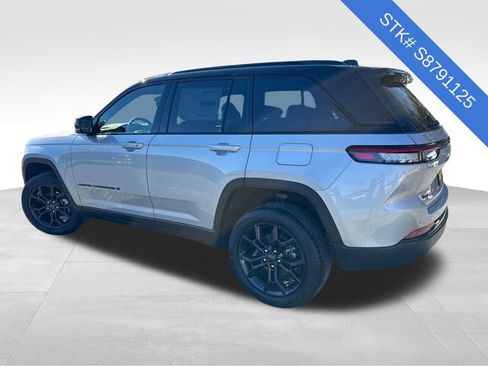 New 2025 Jeep Grand Cherokee Limited image 5