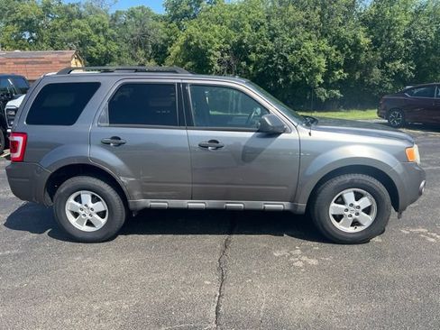Used 2010 Ford Escape XLT FWD image 2