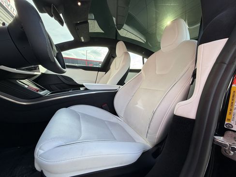 Used 2022 Tesla Model S Plaid image 9