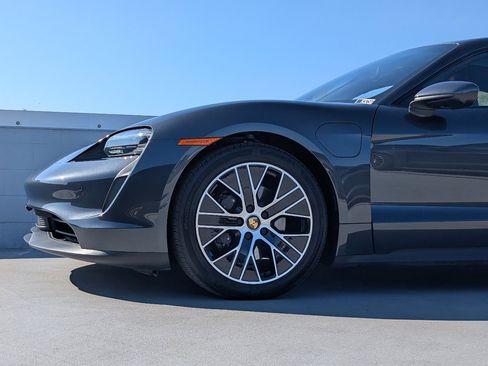 Used 2024 Porsche Taycan image 9