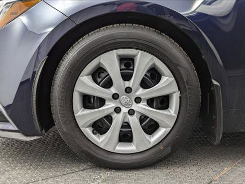 Used 2025 Toyota Corolla LE image 29