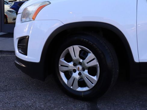 Used 2016 Chevrolet Trax LS w/ LPO, Cargo Package FWD image 5