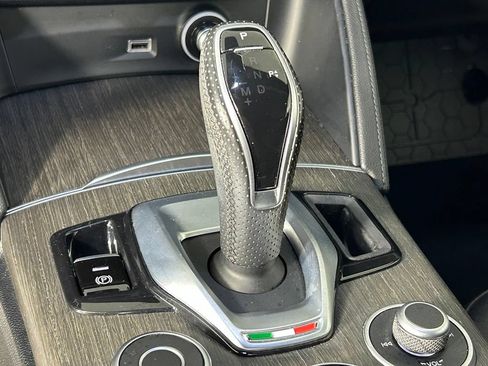 Used 2023 Alfa Romeo Stelvio Ti AWD/4WD image 24