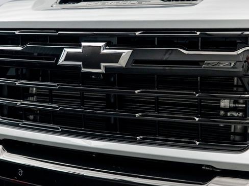 Used 2025 Chevrolet Silverado 2500 LTZ w/ LTZ Plus Package image 5