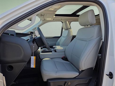 New 2026 Ford Expedition Active image 15