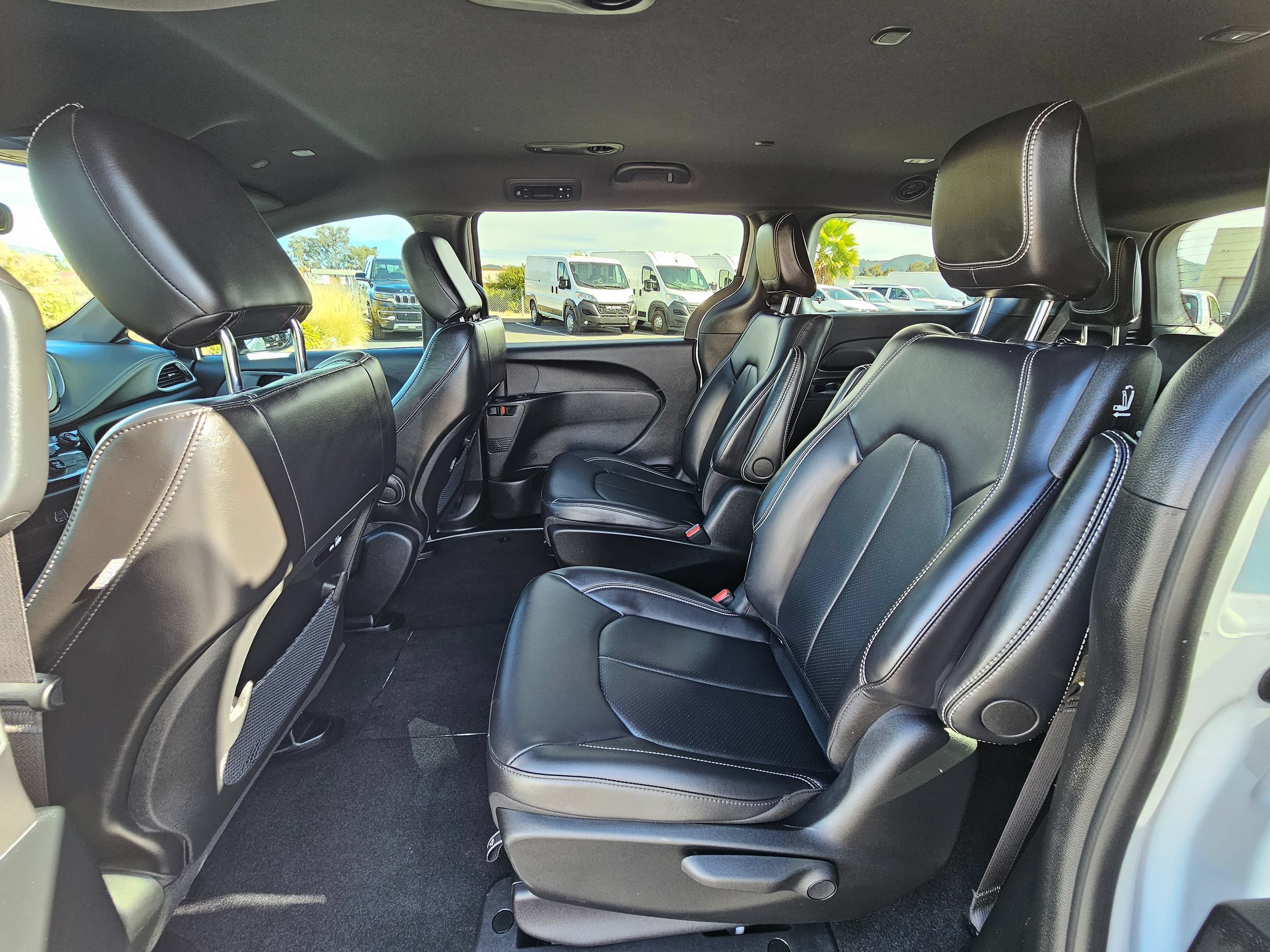 Used 2024 Chrysler Pacifica Limited FWD image 19