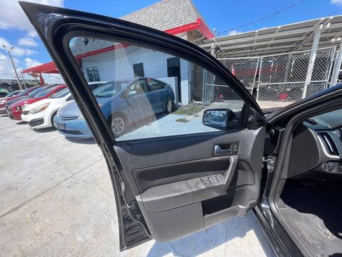 Used 2011 Ford Focus SES FWD image 7