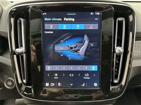 Certified 2025 Volvo XC40 B5 Plus image 19