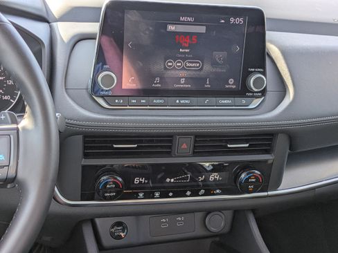 Used 2025 Nissan Rogue SV FWD image 10
