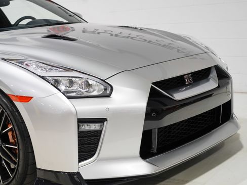 Used 2020 Nissan GT-R Premium AWD/4WD image 25