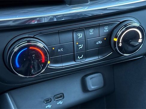 Used 2025 Buick Encore GX Preferred image 28