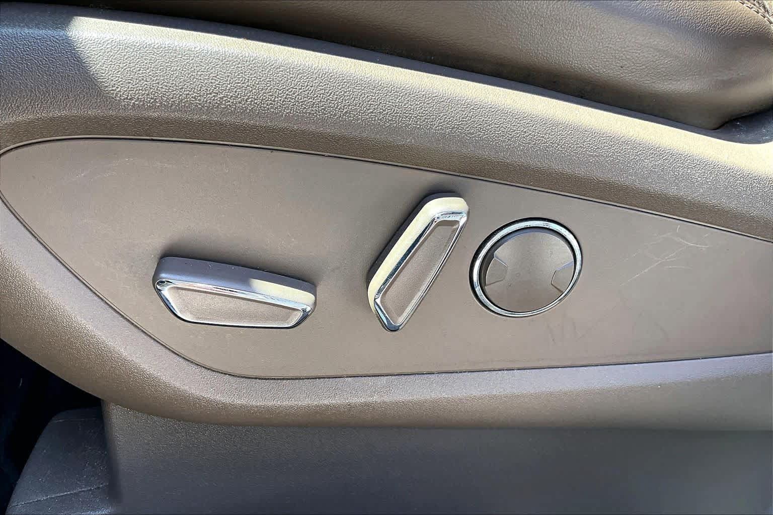 Used 2016 Lincoln MKX Reserve w/ Technology Package FWD image 29