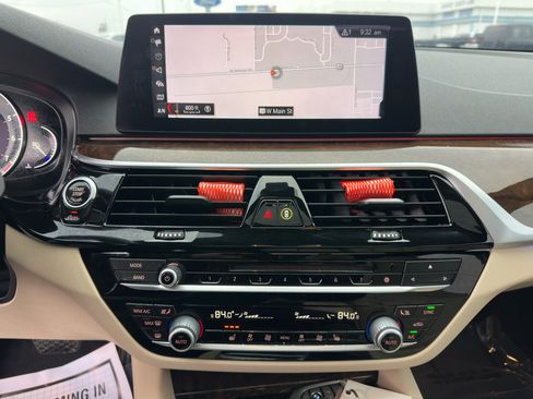 Used 2017 BMW 530i xDrive image 29