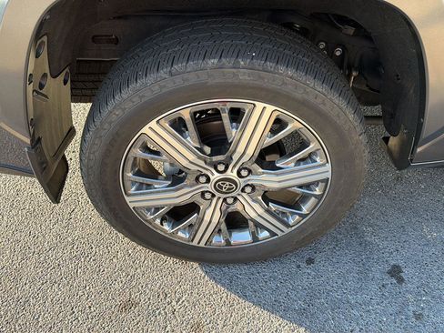 Certified 2024 Toyota Sequoia Capstone AWD/4WD image 42