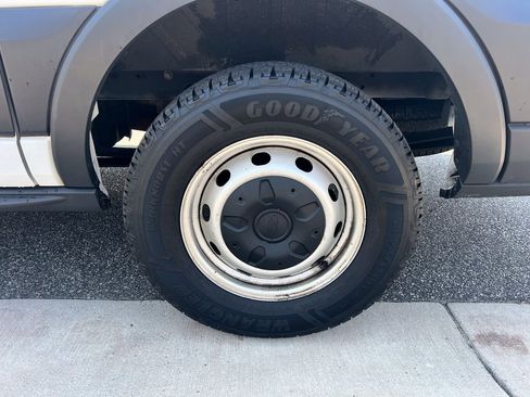 Used 2019 Ford Transit 250 130 Medium Roof image 28