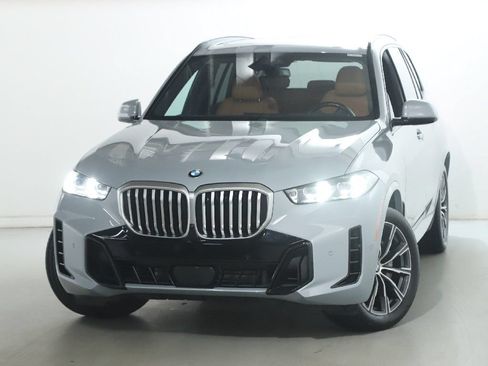 Used 2024 BMW X5 xDrive40i w/ Executive Package AWD/4WD image 3