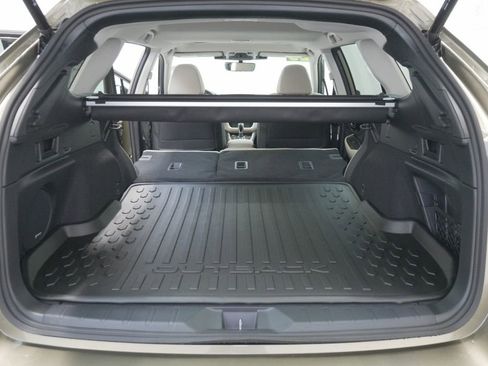 Used 2025 Subaru Outback Limited image 35