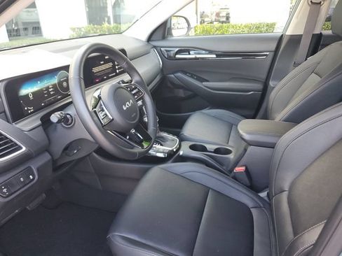 Used 2025 Kia Seltos EX FWD image 17