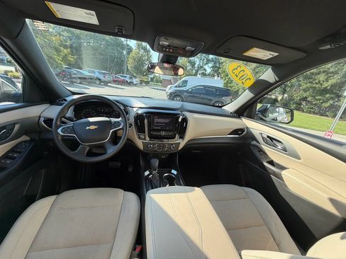 Used 2023 Chevrolet Traverse LS AWD/4WD image 12
