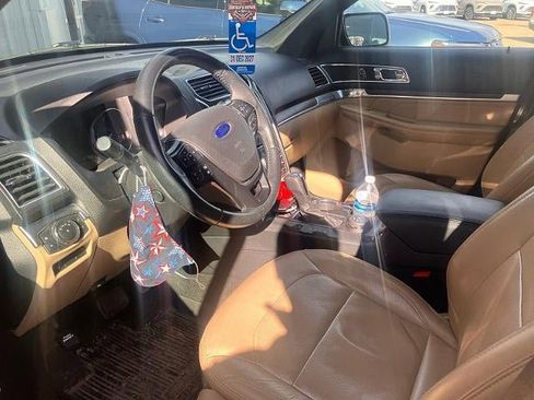 Used 2017 Ford Explorer Limited w/ Equipment Group 301A image 3