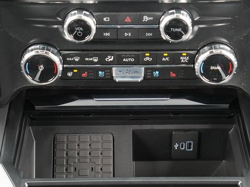New 2026 Ford F350 Platinum w/ Tremor Off-Road Package AWD/4WD image 23
